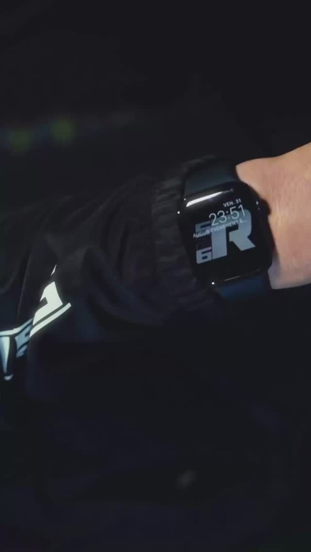 Cadran de montre au monogramme R